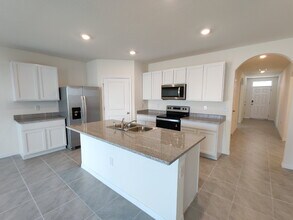 32597 Kobuk Valley Ave in Wesley Chapel, FL - Building Photo - Building Photo