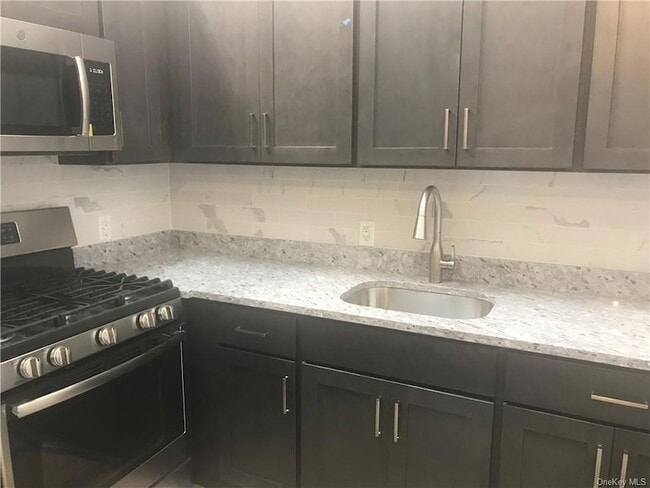 15 S Main St in Spring Valley, NY - Building Photo - Building Photo
