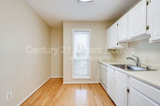 9941 Oakton Terrace Rd in Oakton, VA - Building Photo - Building Photo