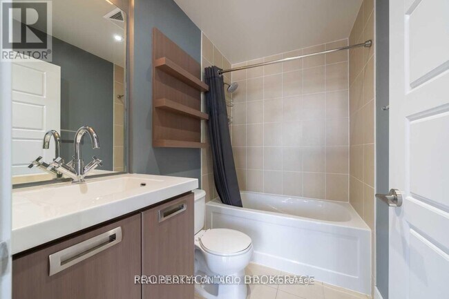 90 Stadium Rd in Toronto, ON - Building Photo - Building Photo