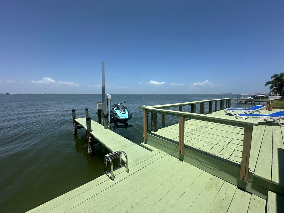 498 Brightwaters Dr in Cocoa Beach, FL - Building Photo