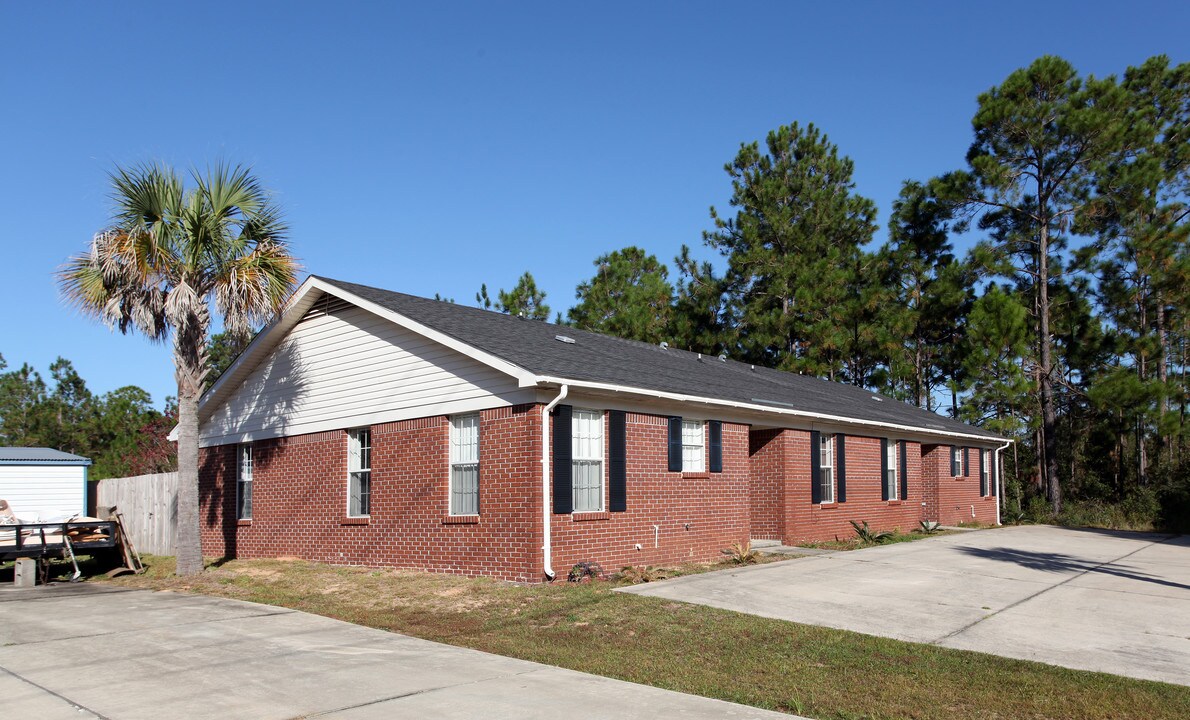 2375-2377 Andorra St in Navarre, FL - Foto de edificio