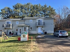 20 Suffolk St in Riverview, NB - Building Photo