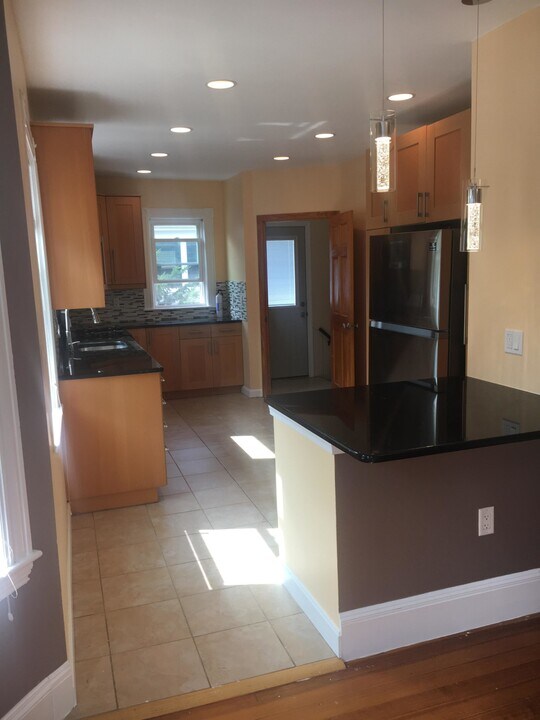 25 Cutter St, Unit 2 in Belmont, MA - Building Photo