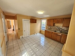 76 N First St in Meriden, CT - Building Photo - Building Photo