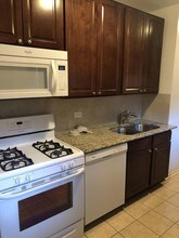 2300 W Sunnyside Ave-Unit -2E in Chicago, IL - Building Photo - Building Photo