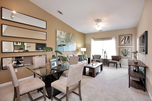 Arrive Danbury in Danbury, CT - Foto de edificio - Building Photo