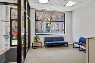 4541 N Lincoln Ave in Chicago, IL - Building Photo - Interior Photo