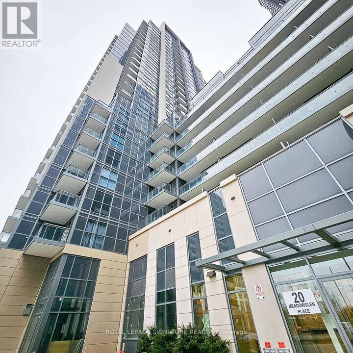 20 Meadowglen Pl in Toronto, ON - Building Photo