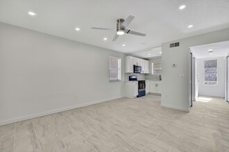 10931 W Tidewater Cir in Crystal River, FL - Foto de edificio - Building Photo