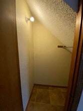 2210 E Mac's Ct in Springfield, MO - Building Photo - Building Photo