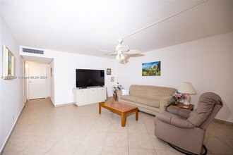 549 Monaco Way in Delray Beach, FL - Building Photo - Building Photo