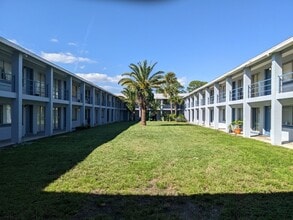 140 Minna Ln in Merritt Island, FL - Building Photo - Building Photo