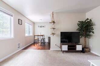 18255 73rd Ave NE in Kenmore, WA - Building Photo - Building Photo