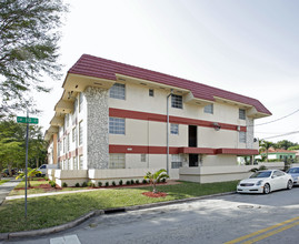 1002 Salzedo St in Miami, FL - Building Photo - Building Photo