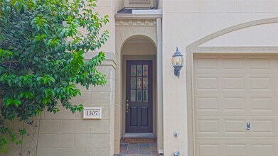 1307 Riverine Ct in Houston, TX - Building Photo - Building Photo