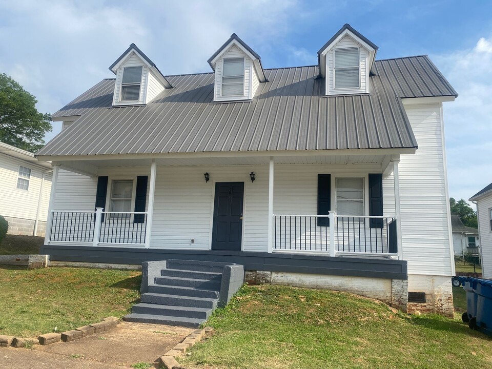204 College St SW in Jacksonville, AL - Building Photo