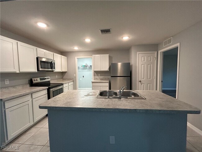 1515 NW 18th Terrace in Cape Coral, FL - Building Photo - Building Photo