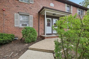 206 Main St in Millburn, NJ - Building Photo
