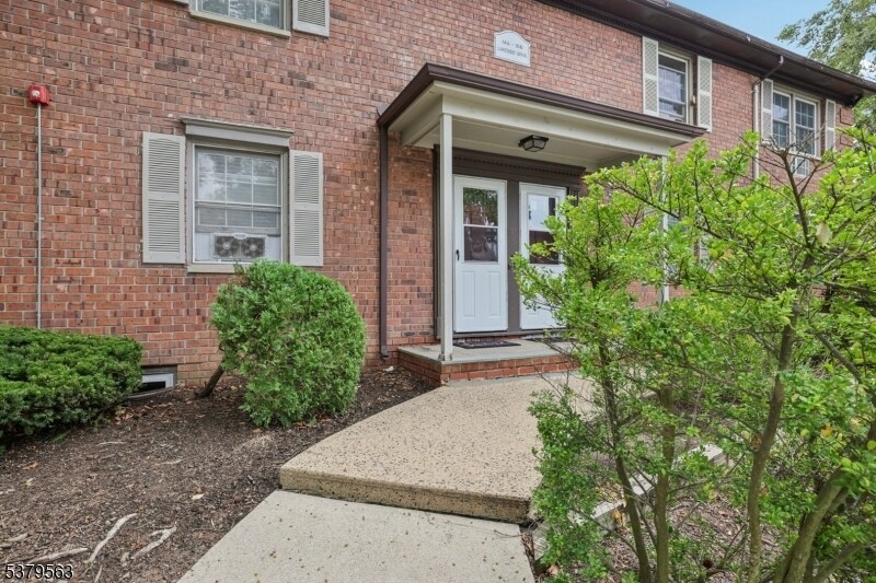 206 Main St in Millburn, NJ - Building Photo