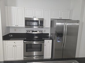 651 Okeechobee Blvd, Unit 1106 in West Palm Beach, FL - Foto de edificio - Building Photo