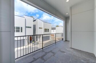 1102 Paul Quinn St, Unit #B in Houston, TX - Foto de edificio - Building Photo