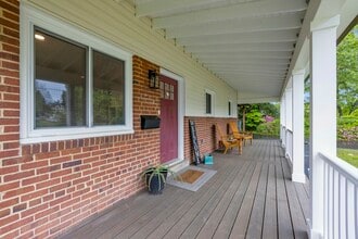 7011 Kenfig Pl in Falls Church, VA - Building Photo - Building Photo