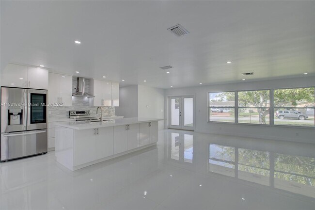 1801 N 54th Ave in Hollywood, FL - Building Photo - Building Photo