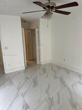18830 NW 57th Ave in Hialeah, FL - Foto de edificio - Building Photo