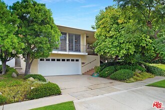 5255 W 64th St in Los Angeles, CA - Building Photo - Building Photo