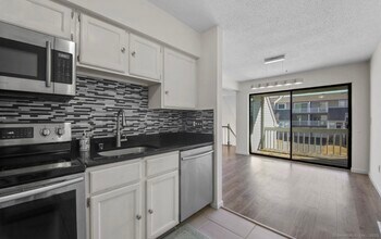 730 Robert Frost Dr in Branford, CT - Building Photo - Building Photo