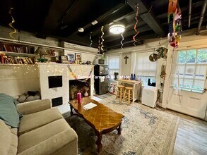 5 Champney Pl, Unit 1 in Boston, MA - Building Photo - Building Photo