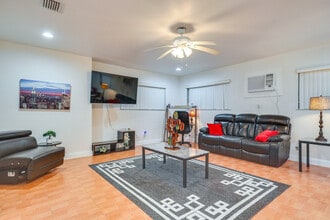 3960 NW 189th Terrace, Unit SI ID1307498P in Miami Gardens, FL - Building Photo - Building Photo