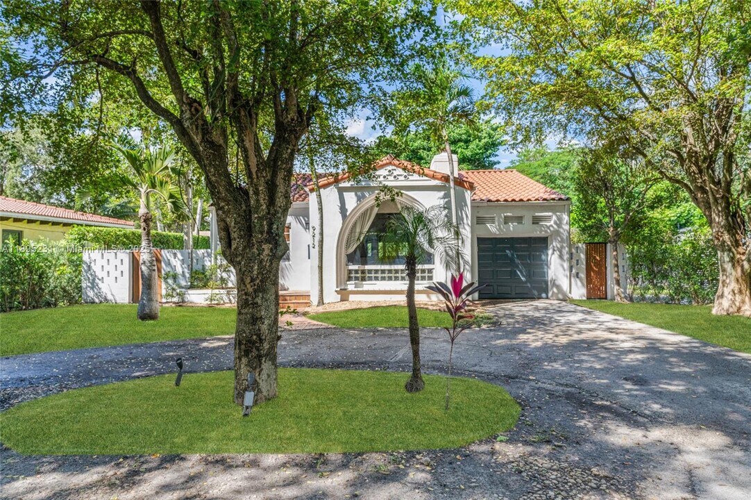 9212 NE 10th Ave in Miami Shores, FL - Building Photo