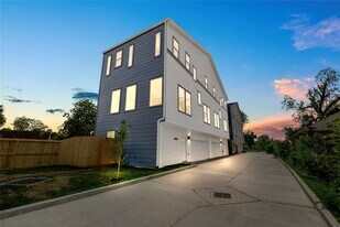 947 Green Meadow Ln in Houston, TX - Building Photo