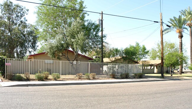 Fig Tree Apartments in Phoenix, AZ - Building Photo - Building Photo