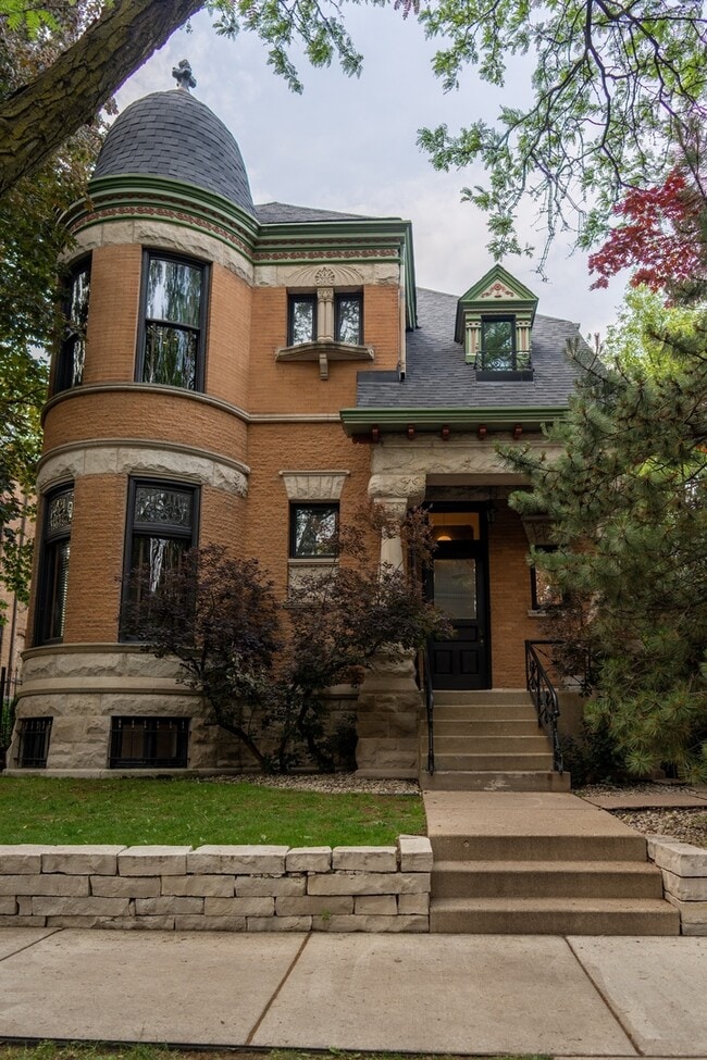 2138 W Caton St in Chicago, IL - Building Photo - Building Photo