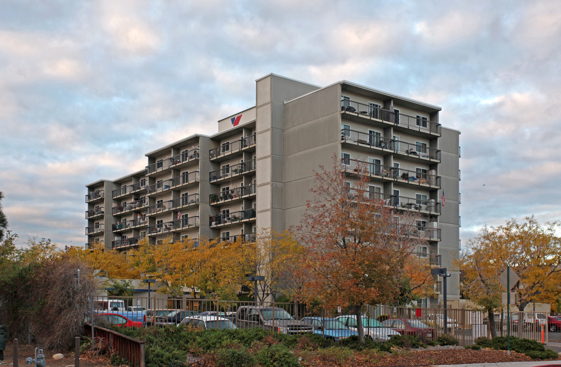 Sierra Manor I in Reno, NV - Foto de edificio