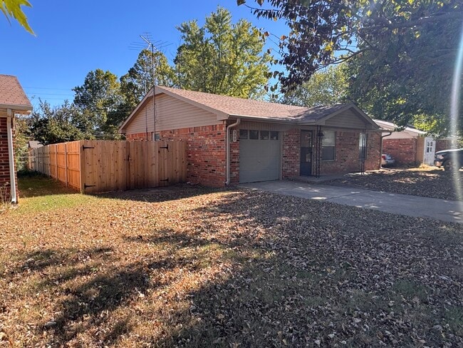 309 Liza Ln in Tecumseh, OK - Building Photo - Building Photo