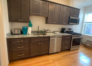 11 Strathmore Rd, Unit 3 in Brookline, MA - Building Photo - Building Photo