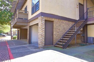 5757 E University Blvd in Dallas, TX - Building Photo