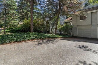 252 Cervantes Cir in Lake Oswego, OR - Building Photo - Building Photo