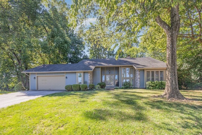 121 Stonehedge Dr