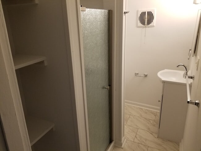 564 W Market St, Unit A in York, PA - Building Photo - Building Photo