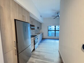 413 NW 6th St, Unit A in Miami, FL - Foto de edificio - Building Photo