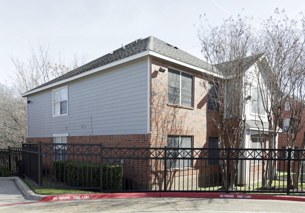 VILLA SORRENTO Dallas, TX Apartments