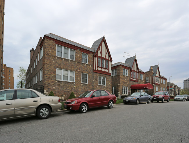 Pennbrooke in Kansas City, MO - Building Photo - Building Photo