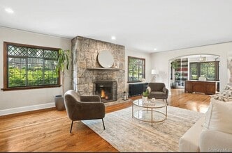 276 Overlook Rd in New Rochelle, NY - Building Photo - Building Photo