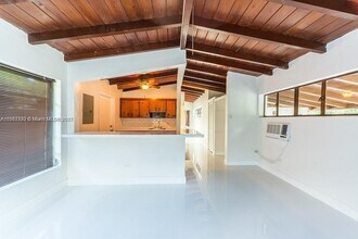 1676 NE 179th St in North Miami Beach, FL - Building Photo - Building Photo