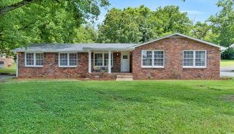 618 Harpeth Bend Dr in Nashville, TN - Building Photo
